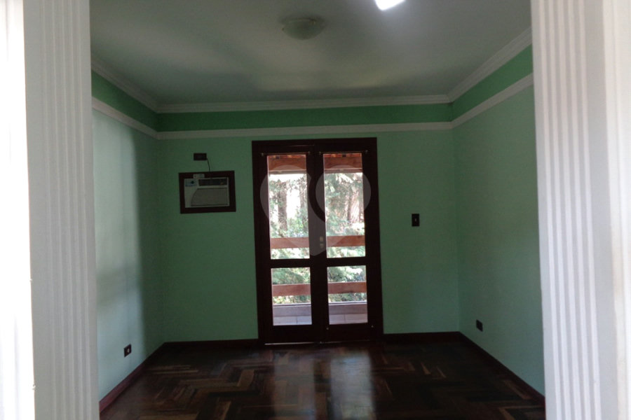 Sobrado à venda com 5 quartos, sendo 1 suíte, em Serra da Cantareira, Mairiporã, SP