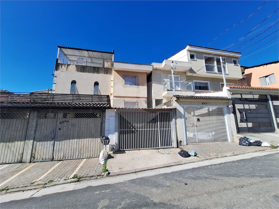 Sobrado à venda com 2 quartos em Vila Nivi, São Paulo, SP