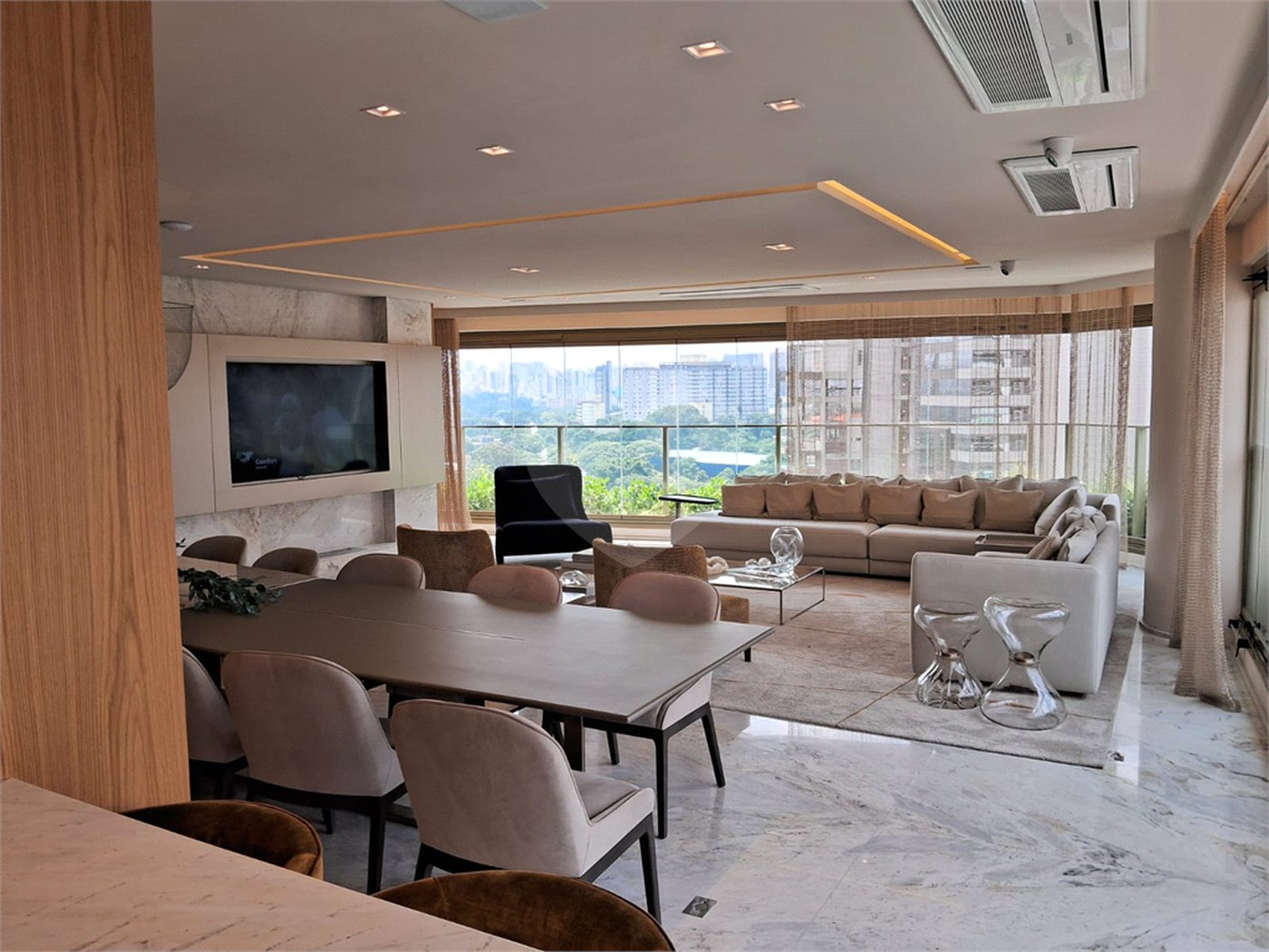 Apartamento à venda com 3 suítes em Moema, São Paulo, SP