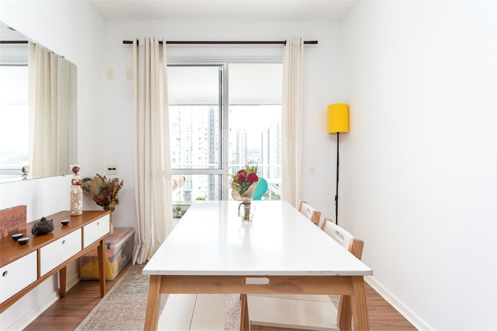 Apartamento à venda com 3 quartos, sendo 1 suíte, em Vila Anastácio, São Paulo, SP