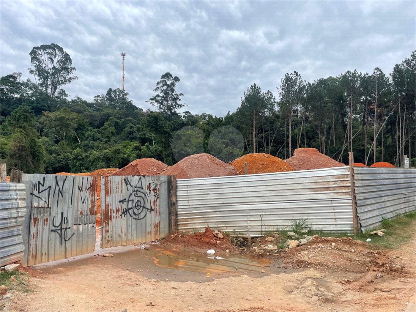 Terreno à venda em Jardim do Rio Cotia, Cotia, SP