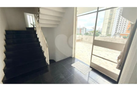 Casa à venda com 4 quartos, sendo 3 suítes, em Santana, São Paulo, SP