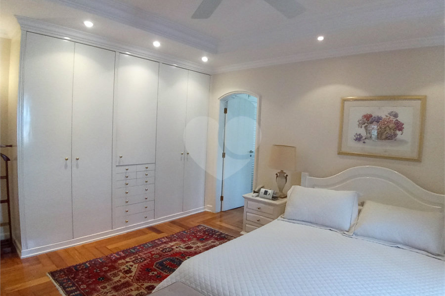 Sobrado à venda com 5 quartos, sendo 3 suítes,  em Jardim São Bento, São Paulo, SP