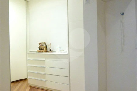 Cobertura Duplex com 126,metros quadrados próximo ao Shopping Pátio Paulista.
