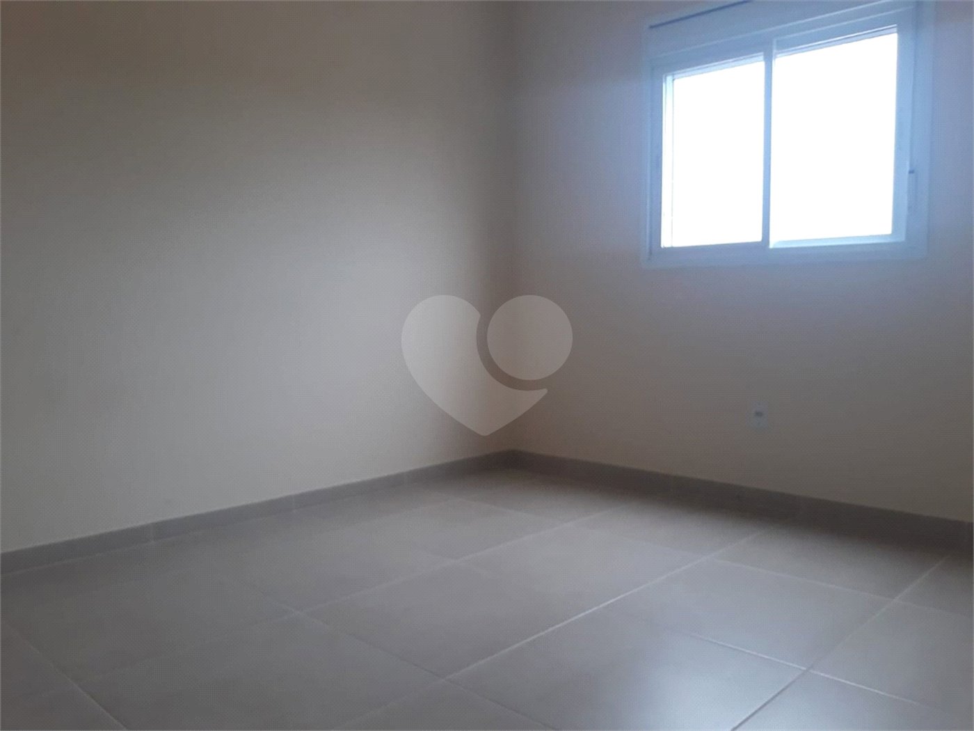 Apartamento à venda com 2 quartos, sendo 1 suíte,  em Jardim Brasil, São Roque, SP