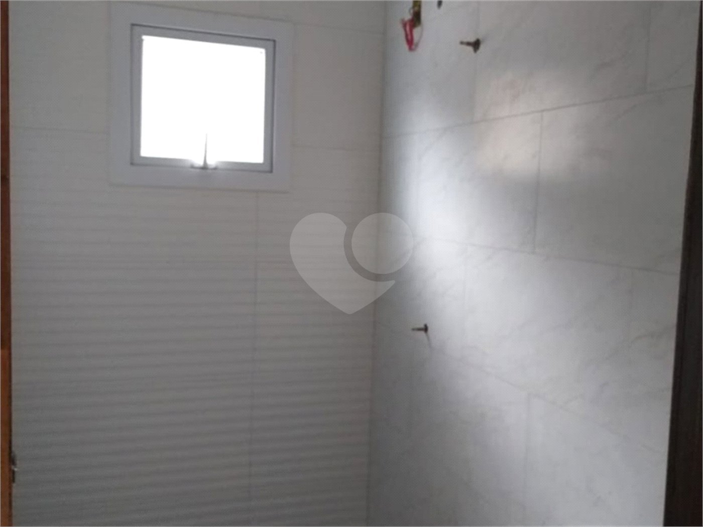 Casa à venda com 2 quartos, sendo 1 suíte, no condomínio Figueira Garden, Atibaia - SP