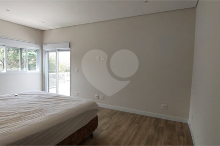 Casa à venda com 3 suítes no condomínio Figueira Garden, Atibaia - SP