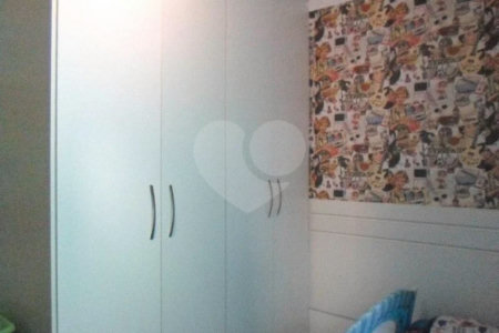 Casa à venda com 3 quartos, sendo 1 suíte,  no condomínio Fernandes, São Paulo - SP