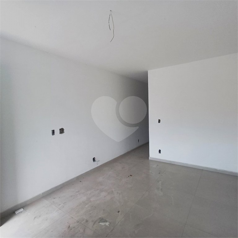 Casa à venda com 2 quartos, sendo 1 suíte, no condomínio Residencial Marlene Correia, Rio de Janeiro - RJ