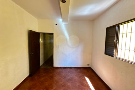 Sobrado à venda com 4 quartos, sendo 1 suíte, em Vila Amorim, Suzano, SP