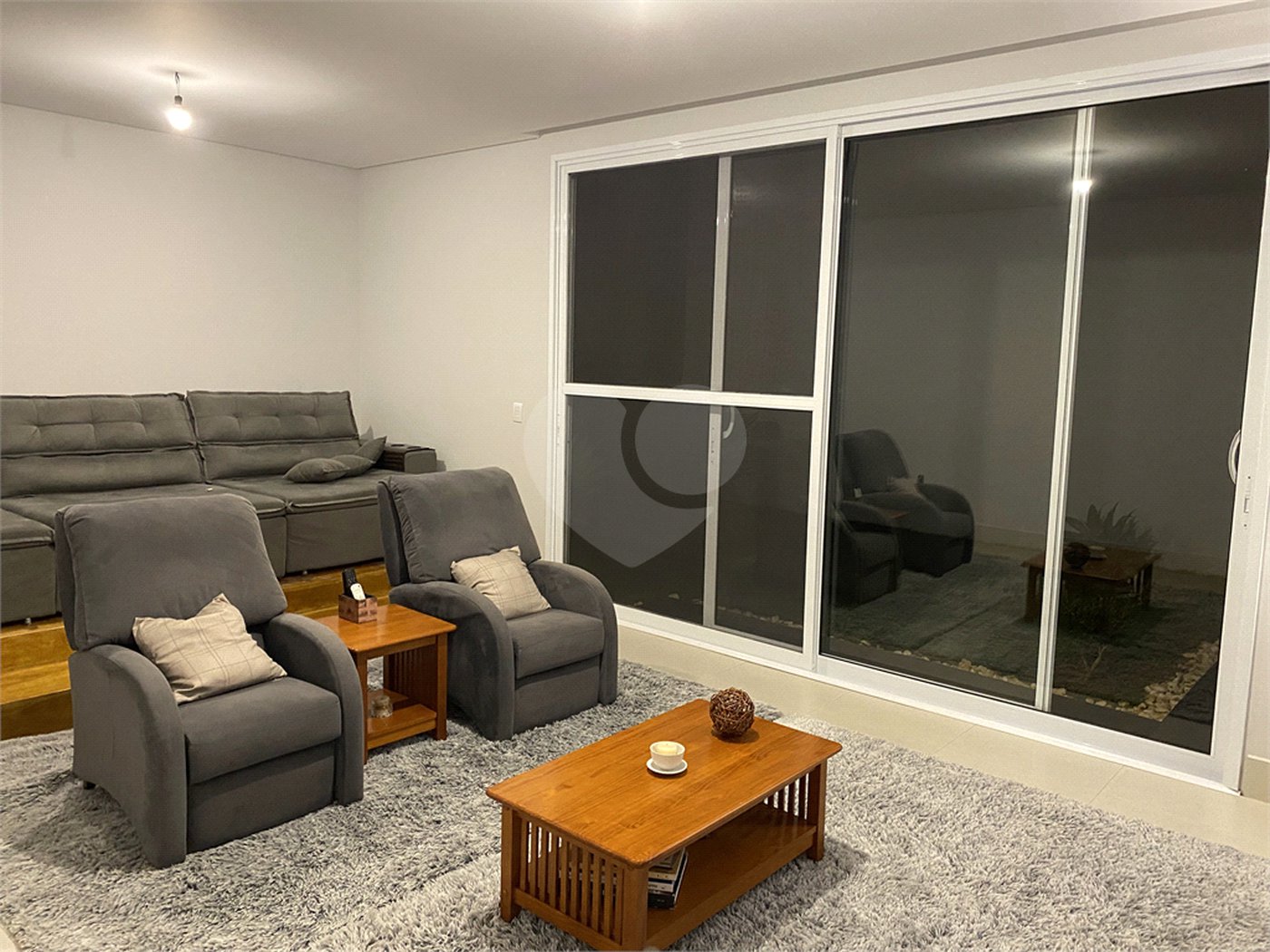 Casa à venda com 3 suítes no condomínio Jardim Primavera, Louveira - SP