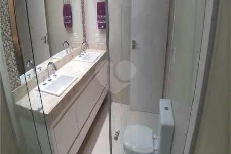 Casa à venda com 5 quartos, sendo 4 suítes, no condomínio Village Saint Charbel, Araçoiaba da Serra - SP