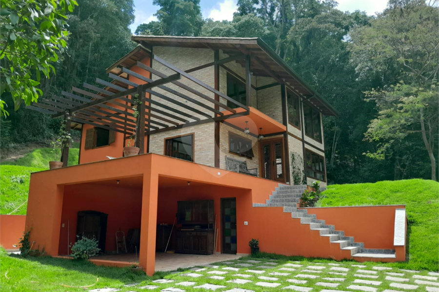 Casa à venda com 3 quartos, sendo 1 suíte, no condomínio Sausalito, Mairiporã - SP