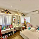 Casa à venda com 4 quartos, sendo 3 suítes,  no condomínio Vilarejo, Carapicuíba - SP