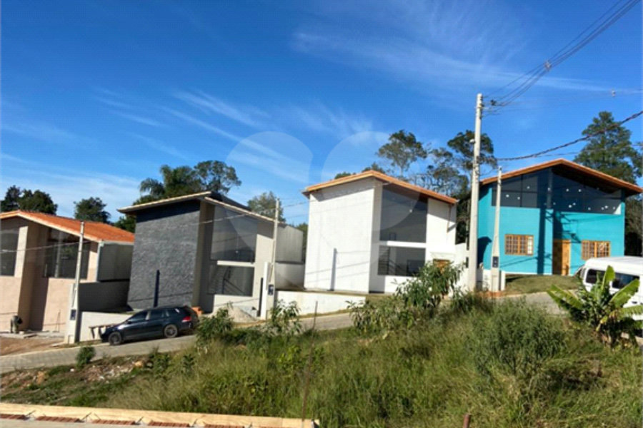 Casa à venda com 2 quartos, sendo 1 suíte,  no condomínio Águas de São Pedro, Mairiporã - SP