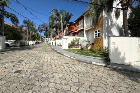 Casa à venda com 2 suítes no condomínio Village Palmas, São Paulo - SP