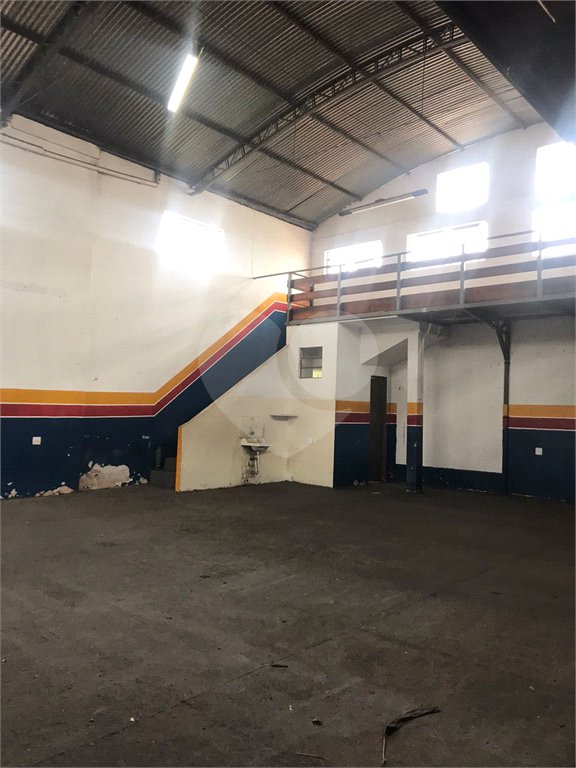 Galpão Comercial na Vila Luftalla.