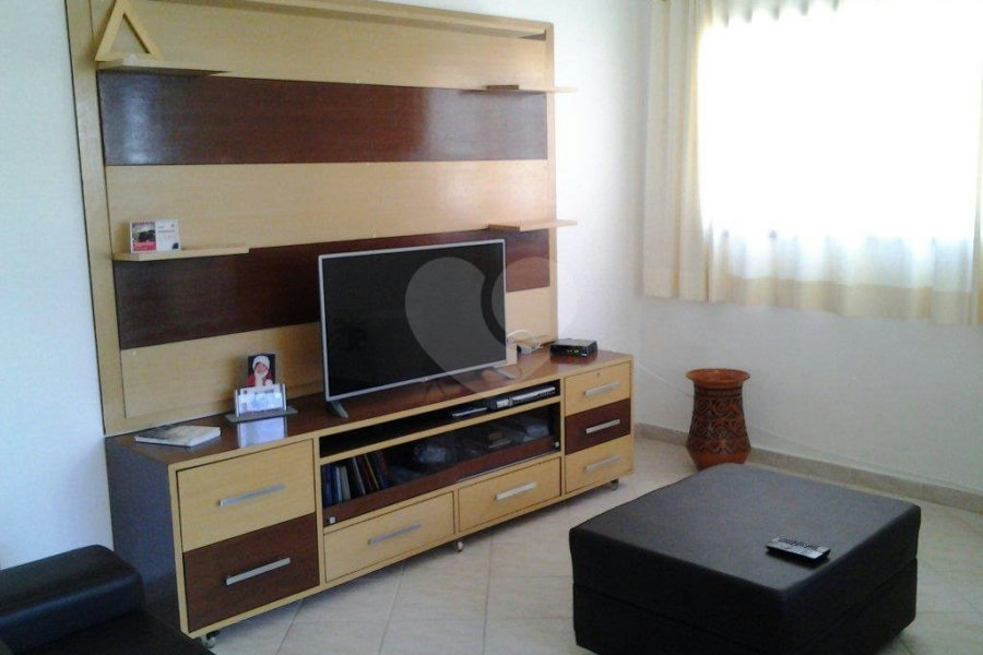 Apartamento à venda com 3 quartos, sendo 2 suítes, em Vila Tupi, Praia Grande, SP