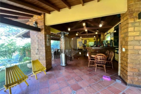 Casa à venda com 4 suítes no condomínio Quinta do Lago, Petrópolis - RJ