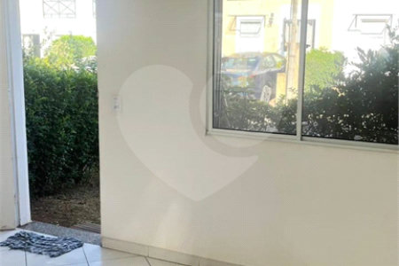 Sobrado à venda com 2 quartos no condomínio Refugio Canta Galo, Cotia - SP