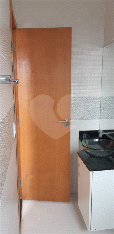 Casa à venda ou para alugar com 3 quartos, sendo 2 suítes,  no condomínio Residencial Erika, São Paulo - SP