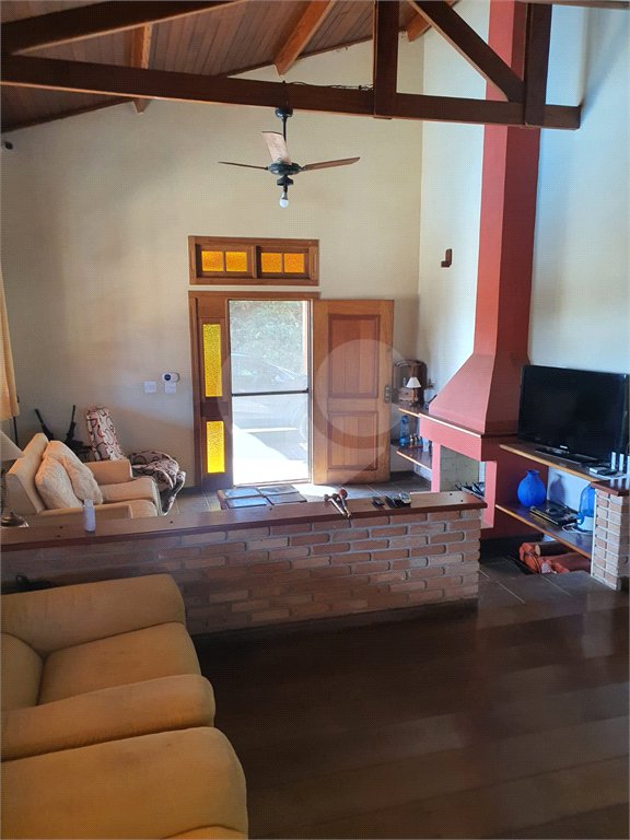 Chácara à venda com 4 quartos, sendo 2 suítes, em Vale dos Pinheiros, Atibaia, SP