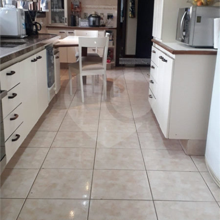Casa à venda com 5 quartos, sendo 3 suítes,  em Vila Oliveira, Mogi das Cruzes, SP