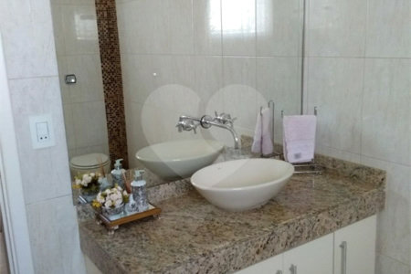 Casa à venda com 3 quartos, sendo 2 suítes,  no condomínio Terras do Oriente, Valinhos - SP
