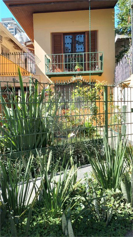 Casa à venda com 3 quartos, sendo 1 suíte, em Vila Mariana, São Paulo, SP