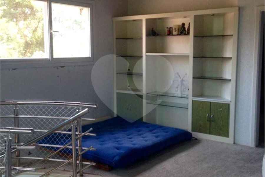 Sobrado à venda com 4 quartos, sendo 2 suítes, em Serra da Cantareira, Mairiporã, SP