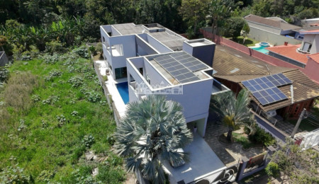 Casa à venda com 5 quartos, sendo 3 suítes,  em Loteamento Jardim Morumbi, Atibaia, SP