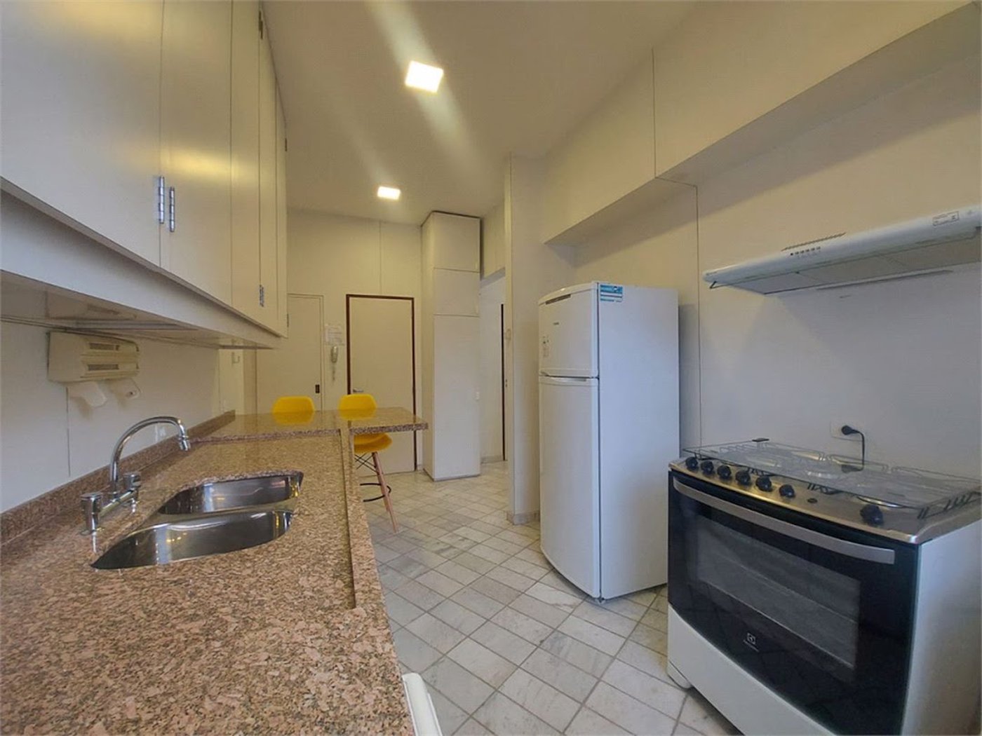 Apartamento com 4 dormitórios à venda, 120 m² por R$ 700.000,00 - Pitangueiras - Guarujá/SP