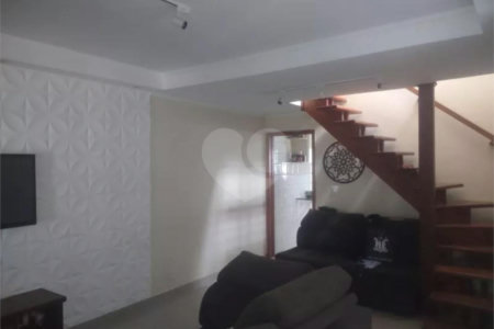 Sobrado à venda com 4 quartos, sendo 1 suíte, em Jardim Catanduva, São Paulo, SP