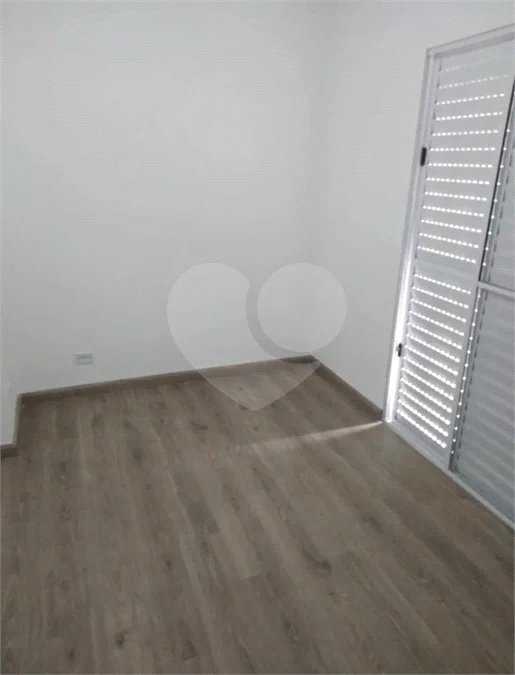 Sobrado à venda com 3 quartos em Jardim Estela Mari, Cotia, SP