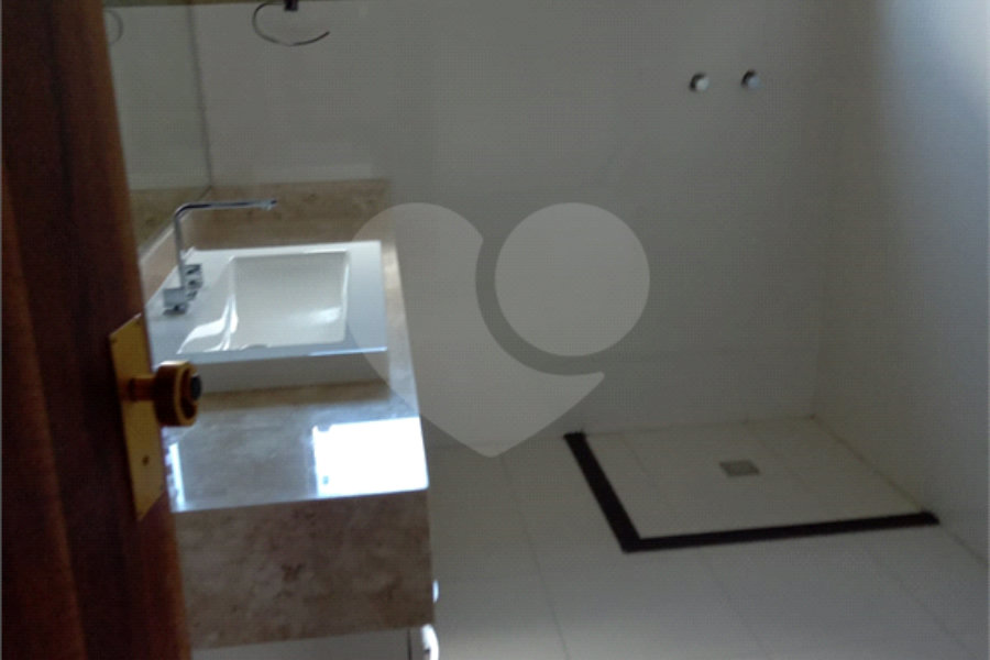 Sobrado à venda ou para alugar com 4 quartos, sendo 2 suítes, em Serra da Cantareira, Mairiporã, SP