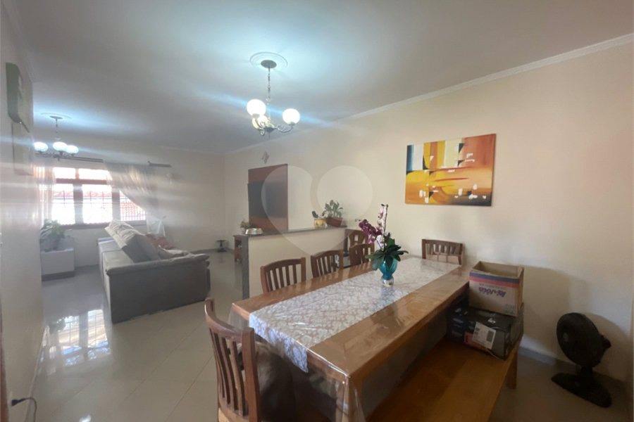 Sobrado à venda com 7 quartos, sendo 1 suíte, em Tremembé, São Paulo, SP