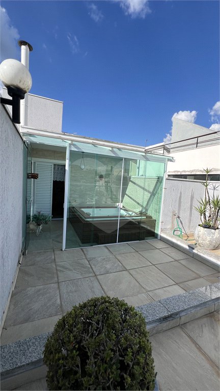 Casa à venda com 3 quartos, sendo 2 suítes, no condomínio Mirante do Horto, São Paulo - SP