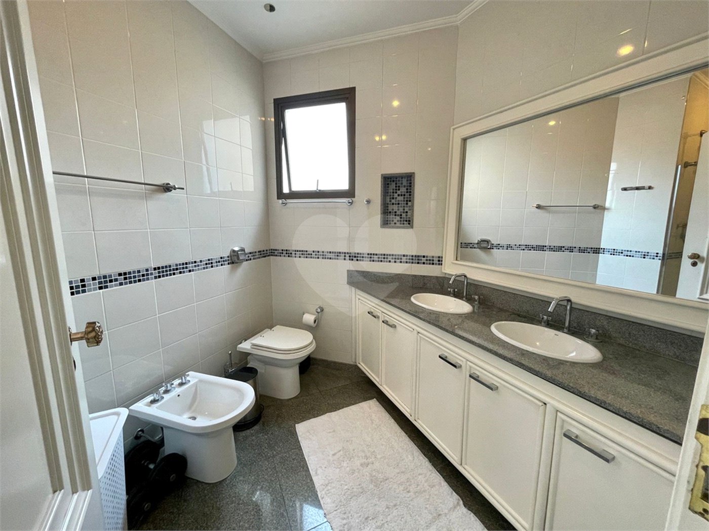 Apartamento à venda com 4 quartos, sendo 3 suítes, em Campo Belo, São Paulo, SP
