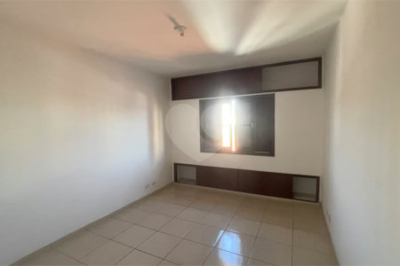 Sobrado à venda com 4 quartos, sendo 1 suíte,  em Jardim Ester Yolanda, São Paulo, SP