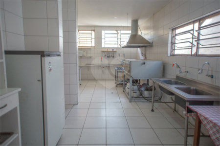 Hotel à venda com 15 quartos, sendo 4 suítes,  no Centro (canguera), São Roque, SP