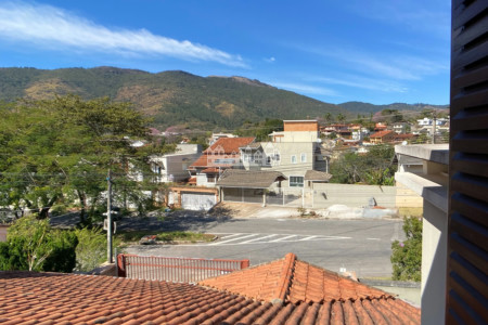 Casa à venda com 3 quartos, sendo 1 suíte, com vista deslumbrante em Recreio Maristela, Atibaia