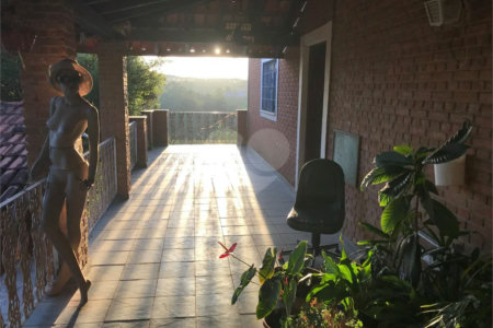 Chácara à venda com 4 quartos, sendo 1 suíte,  em Monterrey, Louveira, SP