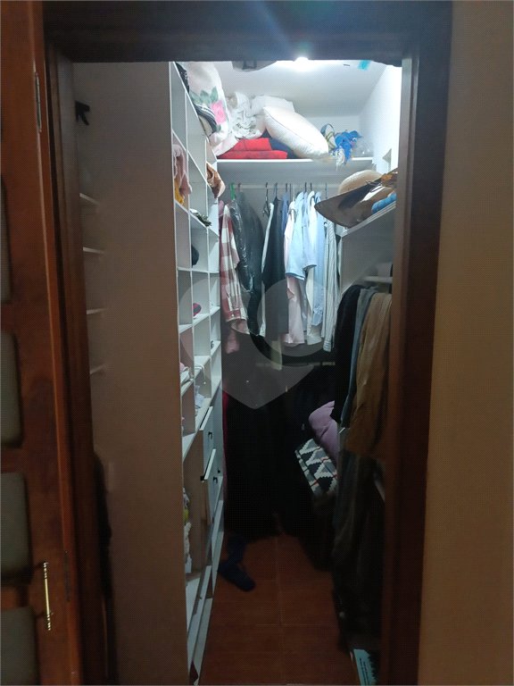Casa à venda com 4 quartos, sendo 2 suítes, no condomínio Residencial Parque Cerros Verdes, Mairiporã - SP