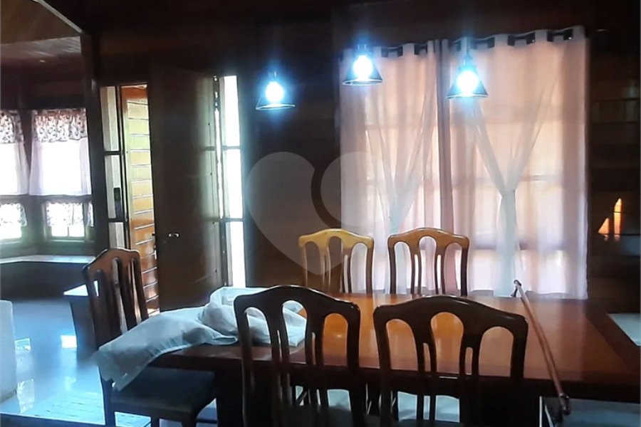 Casa à venda com 5 quartos, sendo 1 suíte, no condomínio Parque Suiça, Caieiras - SP
