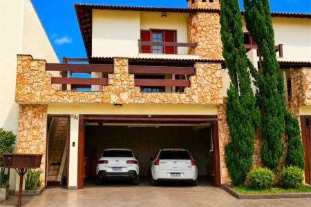 Sobrado à venda com 3 quartos, sendo 1 suíte, em Chácara Recanto Verde, Cotia, SP