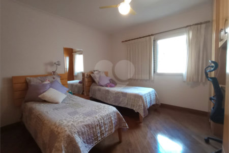Sobrado à venda com 4 quartos, sendo 1 suíte,  em Jardim Prudência, São Paulo, SP