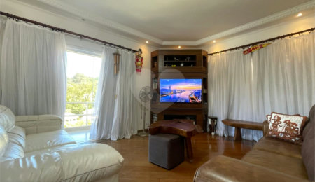 Casa à venda com 4 quartos, sendo 2 suítes,  no condomínio Residencial Itatinga I, São Paulo - SP