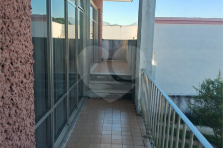 Casa à venda com 3 quartos, sendo 2 suítes, no condomínio Rio Bon, Rio de Janeiro - RJ