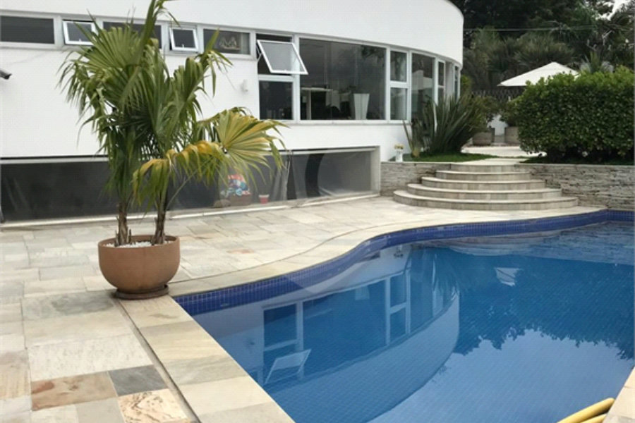 Casa à venda com 4 quartos, sendo 8 suítes, no condomínio Residencial Jd. Ibiratiba, São Paulo - SP