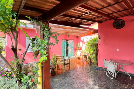 Casa à venda com 3 quartos, sendo 1 suíte,  no condomínio Portal do Sabiá, Araçoiaba da Serra - SP